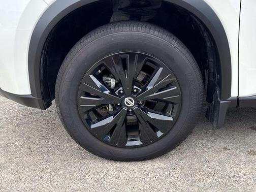 Pearl White Tricoat 2021 Nissan Rogue SV