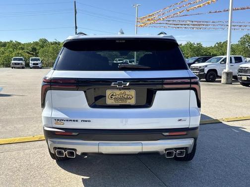 Polar White Tricoat 2026 Chevrolet Traverse AWD Z71