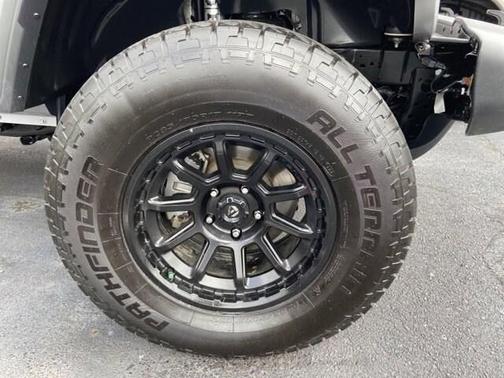 Photo 3 of 38 of 2021 Jeep Gladiator Sport