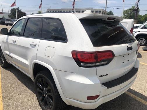 2022 Jeep Grand Cherokee Laredo