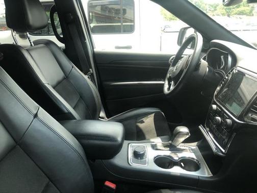 2022 Jeep Grand Cherokee Laredo