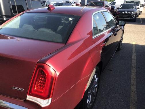 2022 Chrysler 300 Touring
