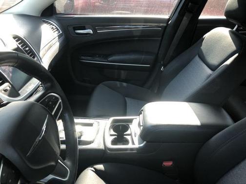 2022 Chrysler 300 Touring