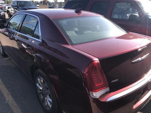 2022 Chrysler 300 Touring