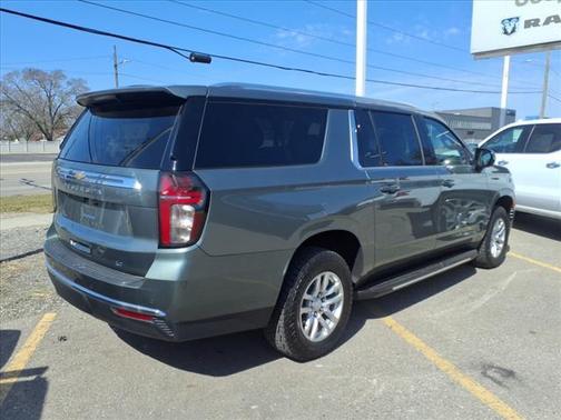 2023 Chevrolet Suburban LT