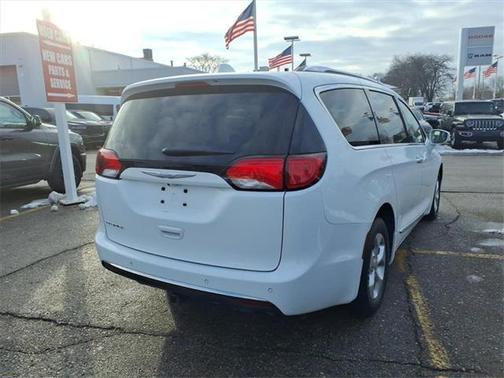 2017 Chrysler Pacifica Touring-L