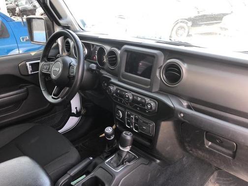 2022 Jeep Gladiator Sport S