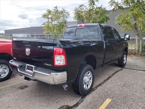 2023 RAM 2500 Tradesman Crew Cab 4x4 6'4' Box