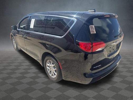 2024 Chrysler Voyager LX