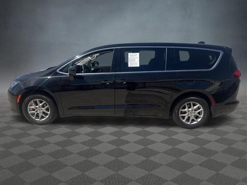 2024 Chrysler Voyager LX