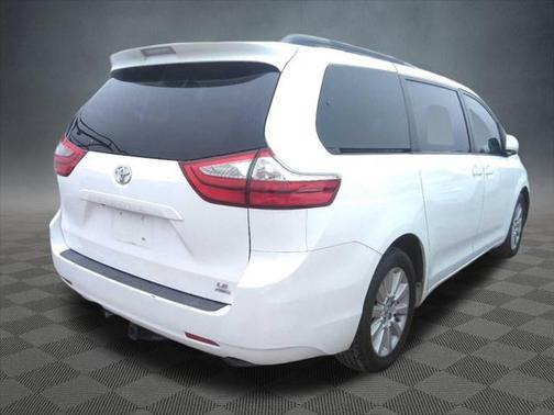 2015 Toyota Sienna LE