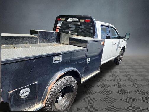 2018 RAM 3500 Big Horn Crew Cab 4x4 8' Box