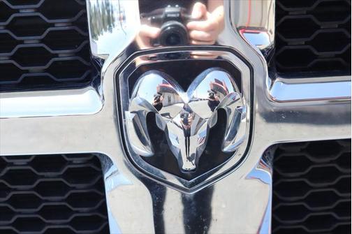 2018 RAM 3500 Tradesman Crew Cab 4x4 8' Box