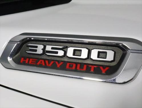 2022 RAM 3500 Tradesman Crew Cab 4x4 8' Box