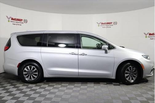 2022 Chrysler Pacifica Hybrid Touring L