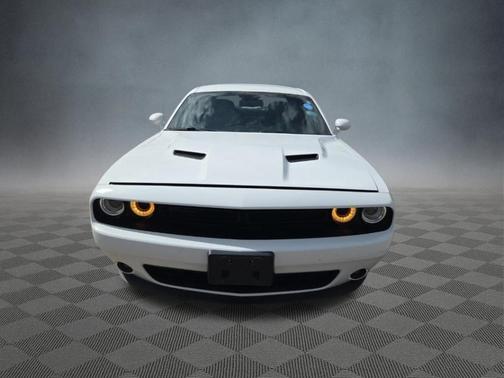 White Knuckle Clearcoat 2022 Dodge Challenger SXT