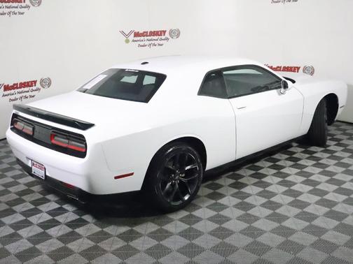 White Knuckle Clearcoat 2022 Dodge Challenger SXT