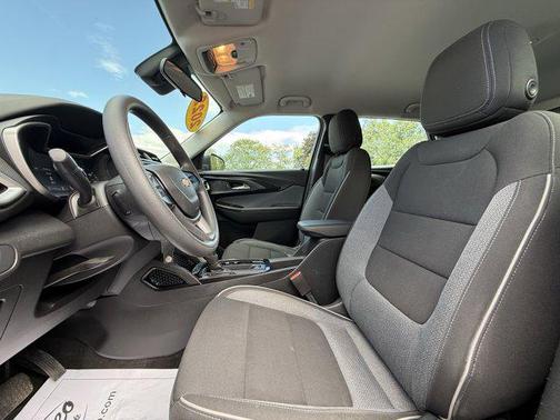 Mosaic Black Metallic 2022 Chevrolet Trailblazer LS