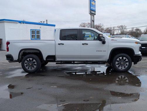 Summit White 2026 Chevrolet Silverado 2500 Custom