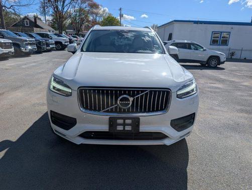Crystal White Metallic 2023 Volvo XC90 B5 Core
