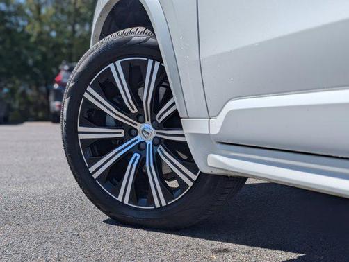 Crystal White Metallic 2023 Volvo XC90 B5 Core