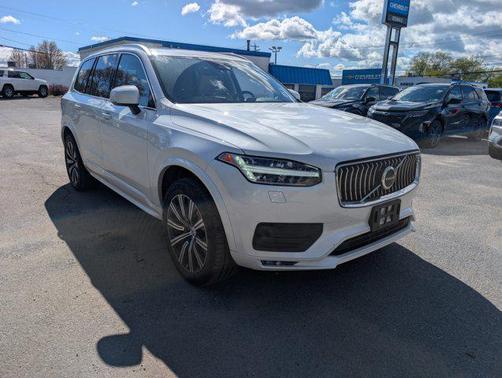 Crystal White Metallic 2023 Volvo XC90 B5 Core