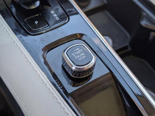 Crystal White Metallic 2023 Volvo XC90 B5 Core