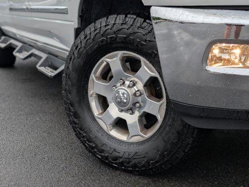 2017 RAM 3500 Big Horn Crew Cab 4x4 8' Box