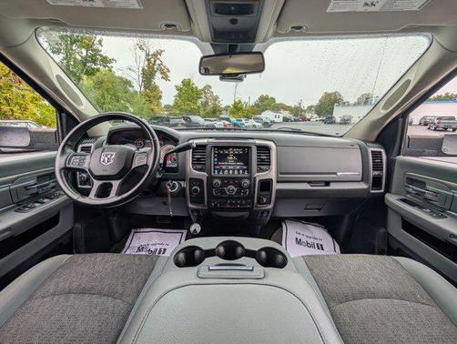 2017 RAM 3500 Big Horn Crew Cab 4x4 8' Box