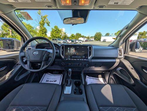 2025 Nissan Frontier SV