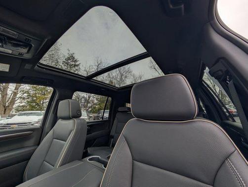 Polar White Tricoat 2026 Chevrolet Suburban Premier