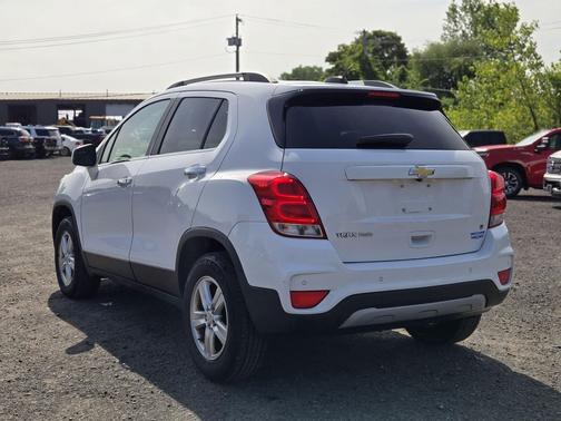 Summit White 2017 Chevrolet Trax LT