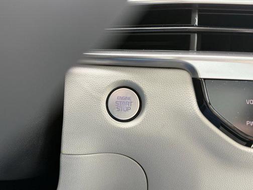 Glacial White Pearl 2025 Kia Sorento S