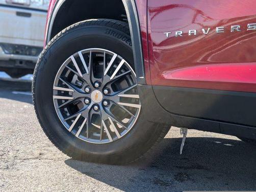 Radiant Red Tintcoat 2026 Chevrolet Traverse LT