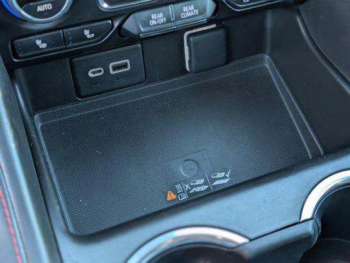 2023 Chevrolet Suburban RST