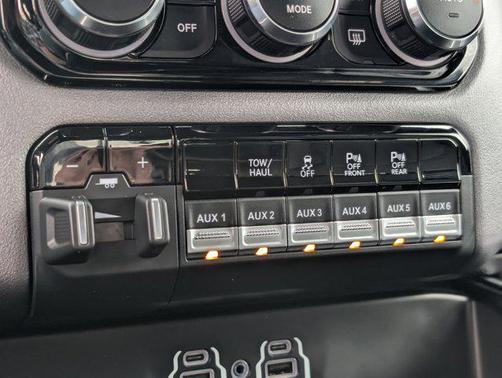 2021 RAM 2500 Big Horn Crew Cab 4x4 6'4' Box