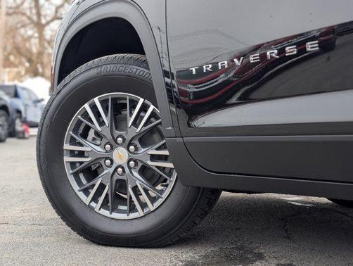 Mosaic Black Metallic 2026 Chevrolet Traverse LT