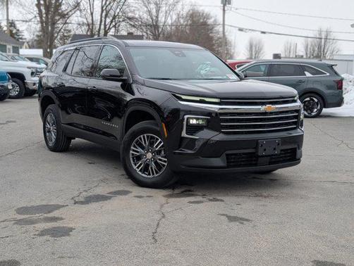 Mosaic Black Metallic 2026 Chevrolet Traverse LT