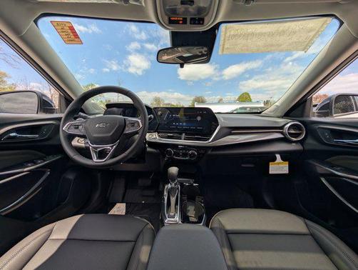 Summit White 2026 Chevrolet Trax FWD ACTIV