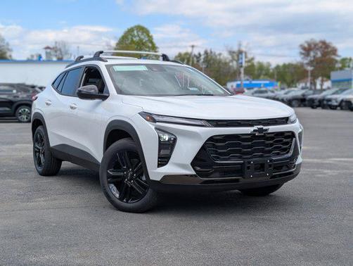 Summit White 2026 Chevrolet Trax FWD ACTIV