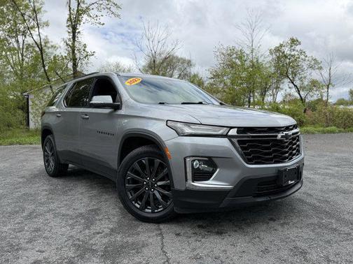 Sterling Gray Metallic 2023 Chevrolet Traverse RS