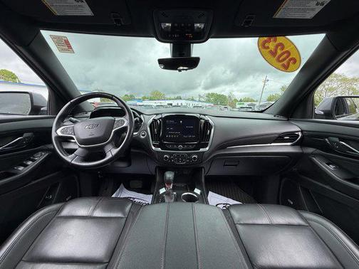 Sterling Gray Metallic 2023 Chevrolet Traverse RS