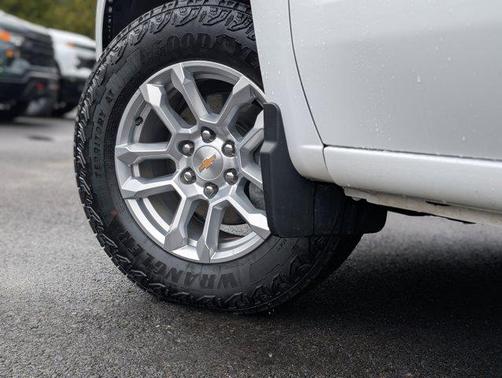 Summit White 2026 Chevrolet Silverado 1500 LT