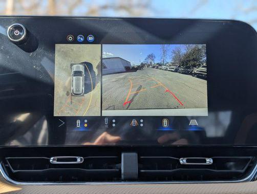 Polar White Tricoat 2026 Chevrolet Equinox FWD ACTIV