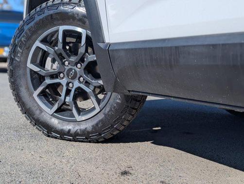 Polar White Tricoat 2026 Chevrolet Equinox FWD ACTIV