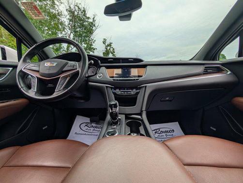 2022 Cadillac XT5 Premium Luxury