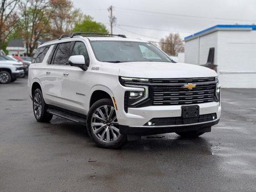 Iridescent Pearl Tricoat 2025 Chevrolet Suburban 4WD High Country
