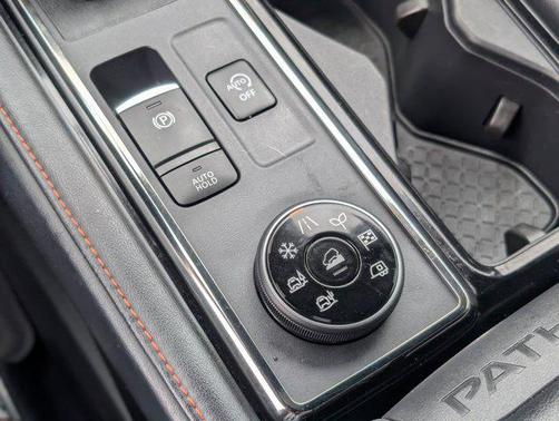 2024 Nissan Pathfinder Rock Creek 4WD