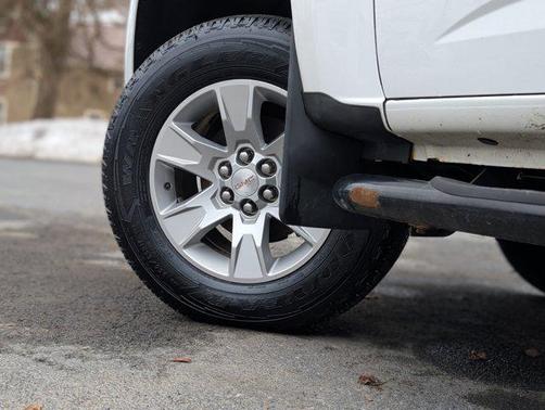 Summit White 2017 GMC Canyon SLE