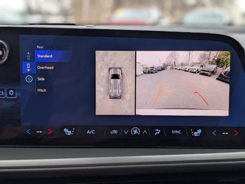 Summit White 2025 Chevrolet Traverse LT